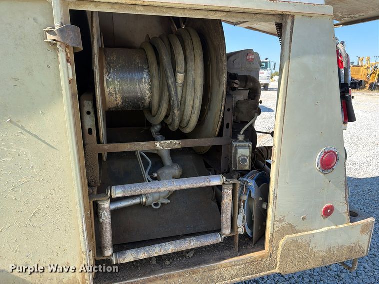 image for item FG3066 2001 International 4900 fuel truck