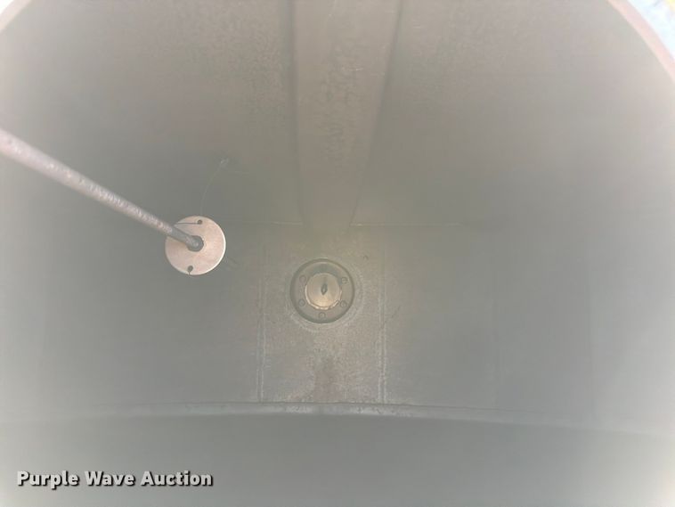 image for item FG3066 2001 International 4900 fuel truck