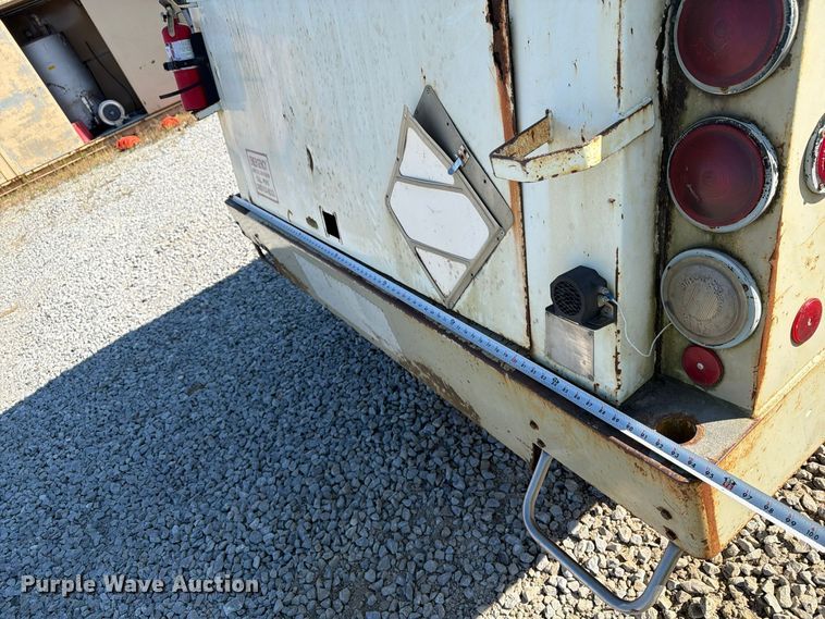 image for item FG3066 2001 International 4900 fuel truck