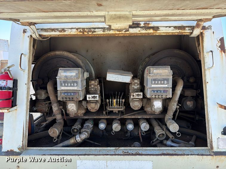 image for item FG3066 2001 International 4900 fuel truck