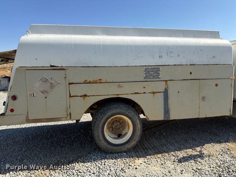 image for item FG3066 2001 International 4900 fuel truck