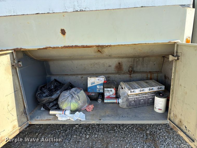 image for item FG3066 2001 International 4900 fuel truck