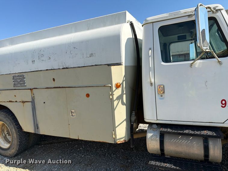 image for item FG3066 2001 International 4900 fuel truck