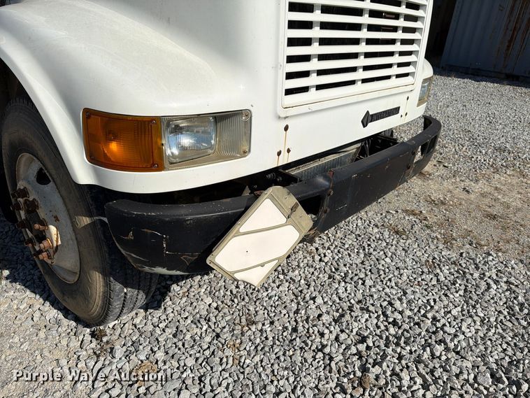 image for item FG3066 2001 International 4900 fuel truck
