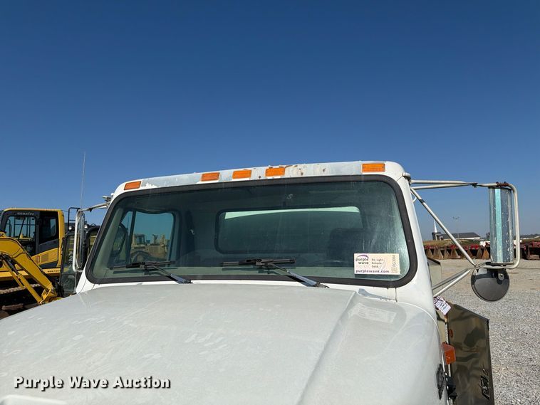image for item FG3066 2001 International 4900 fuel truck