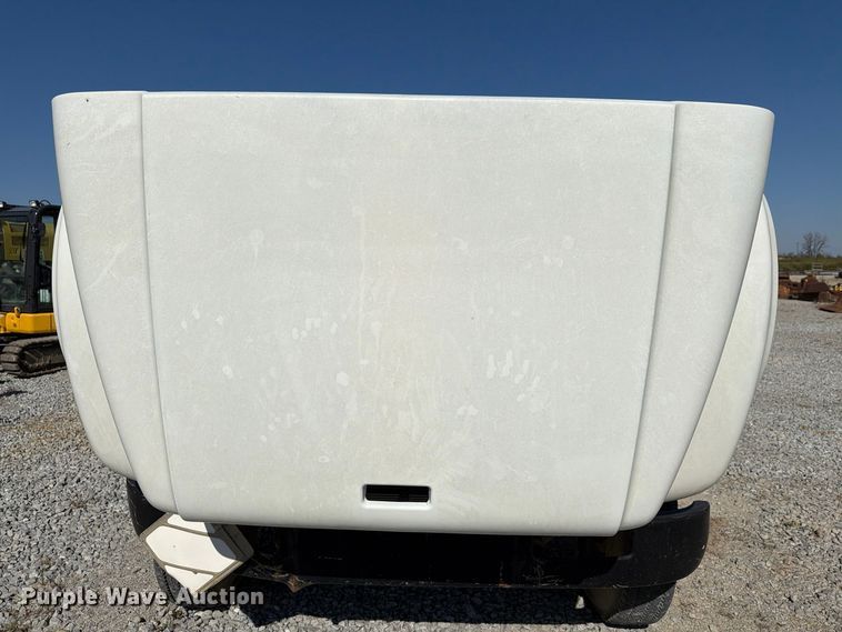 image for item FG3066 2001 International 4900 fuel truck