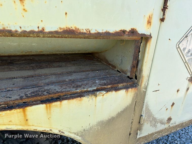 image for item FG3066 2001 International 4900 fuel truck