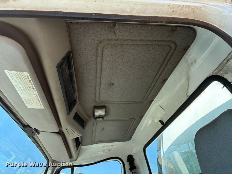 image for item FG3066 2001 International 4900 fuel truck