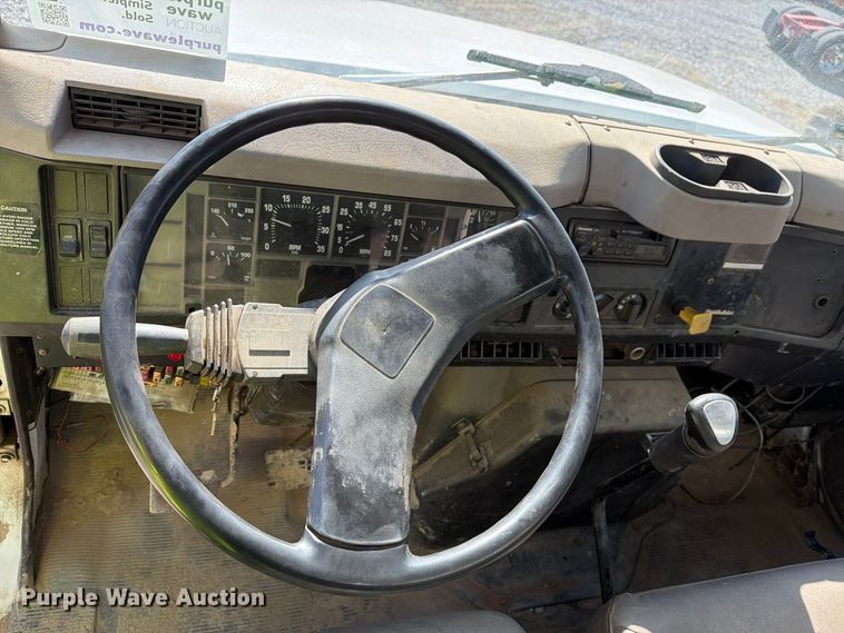 image for item FG3066 2001 International 4900 fuel truck