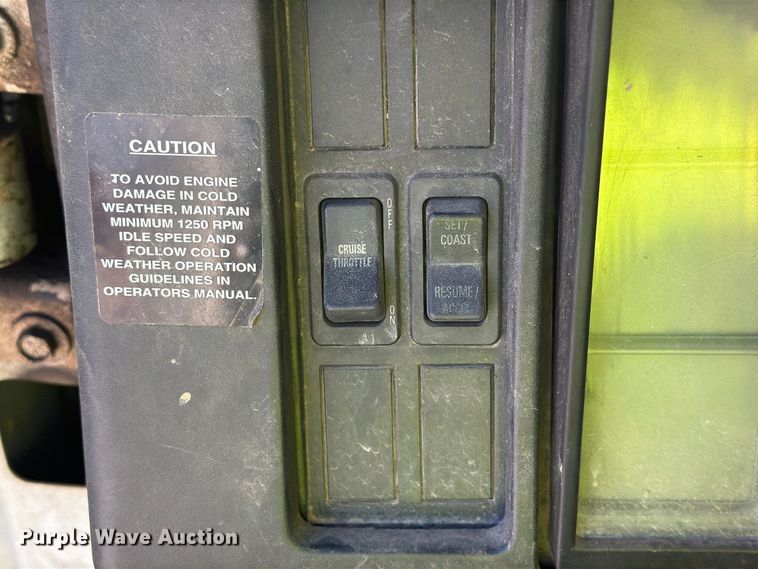 image for item FG3066 2001 International 4900 fuel truck