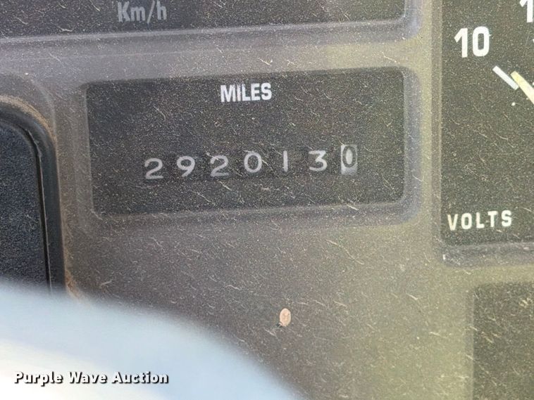 image for item FG3066 2001 International 4900 fuel truck