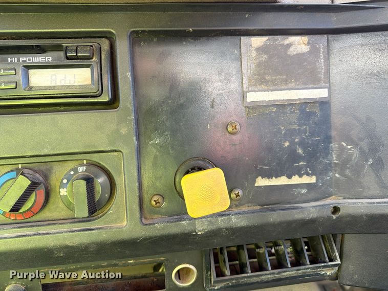 image for item FG3066 2001 International 4900 fuel truck