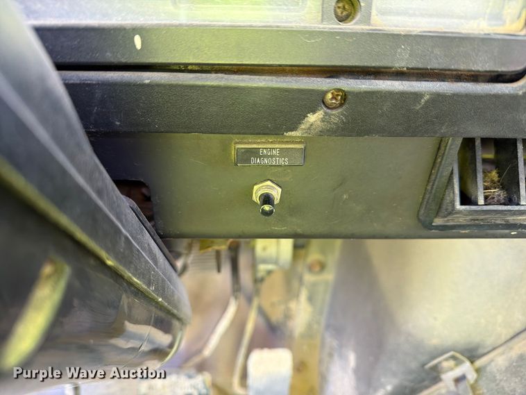 image for item FG3066 2001 International 4900 fuel truck