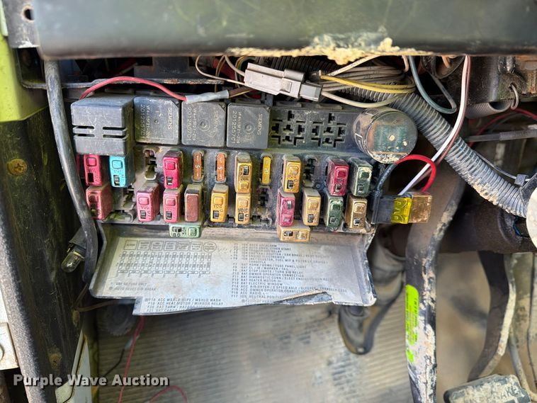 image for item FG3066 2001 International 4900 fuel truck