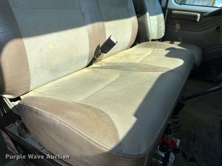 image for item FG3066 2001 International 4900 fuel truck