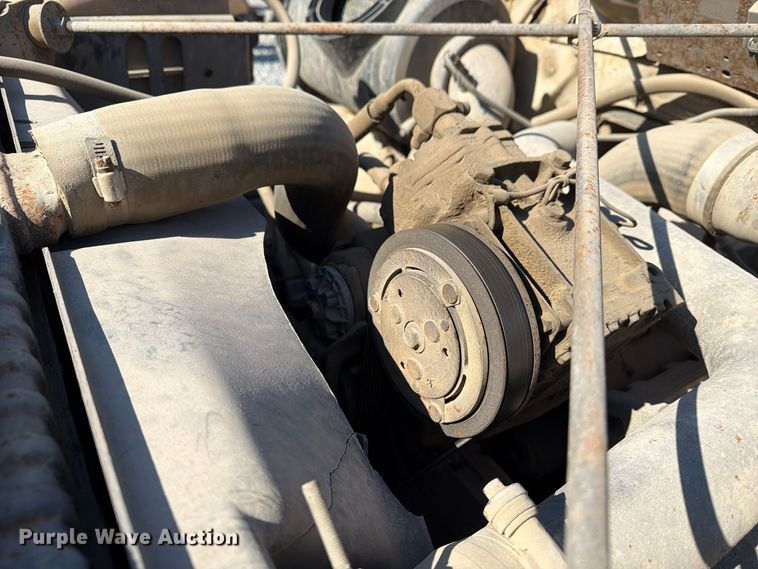 image for item FG3066 2001 International 4900 fuel truck