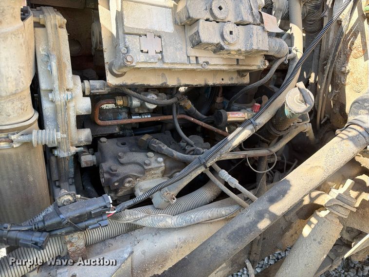 image for item FG3066 2001 International 4900 fuel truck