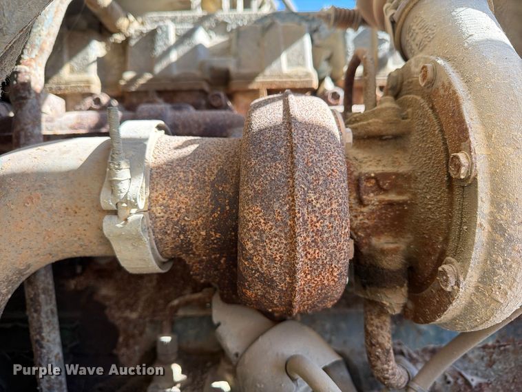 image for item FG3066 2001 International 4900 fuel truck
