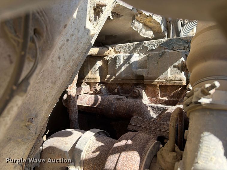 image for item FG3066 2001 International 4900 fuel truck