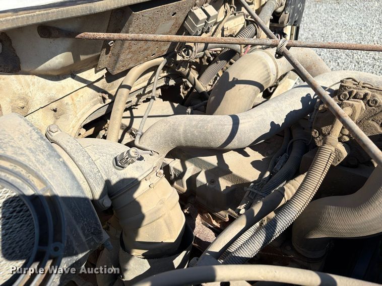 image for item FG3066 2001 International 4900 fuel truck