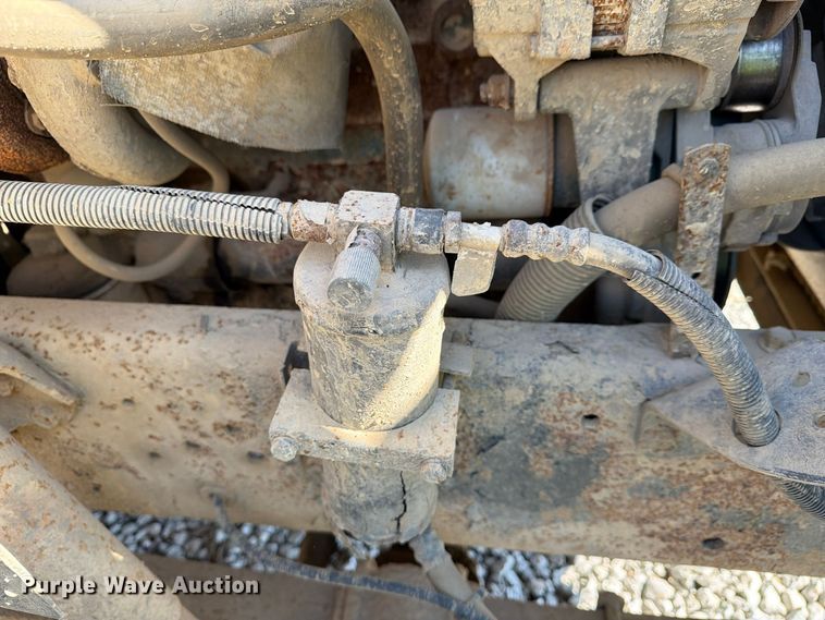image for item FG3066 2001 International 4900 fuel truck