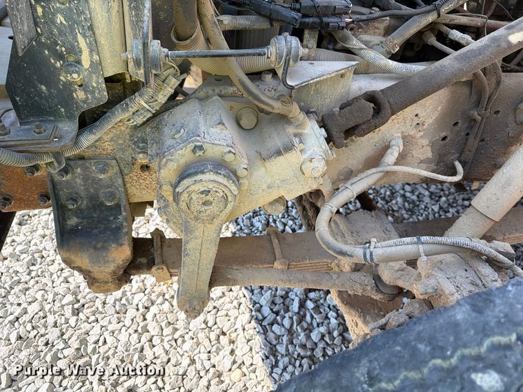 image for item FG3066 2001 International 4900 fuel truck