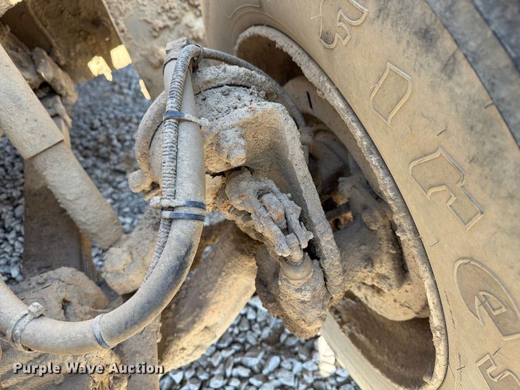 image for item FG3066 2001 International 4900 fuel truck