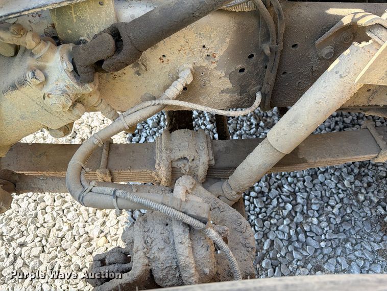 image for item FG3066 2001 International 4900 fuel truck