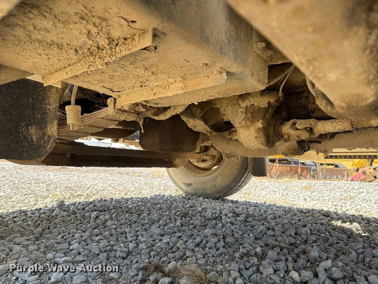 image for item FG3066 2001 International 4900 fuel truck