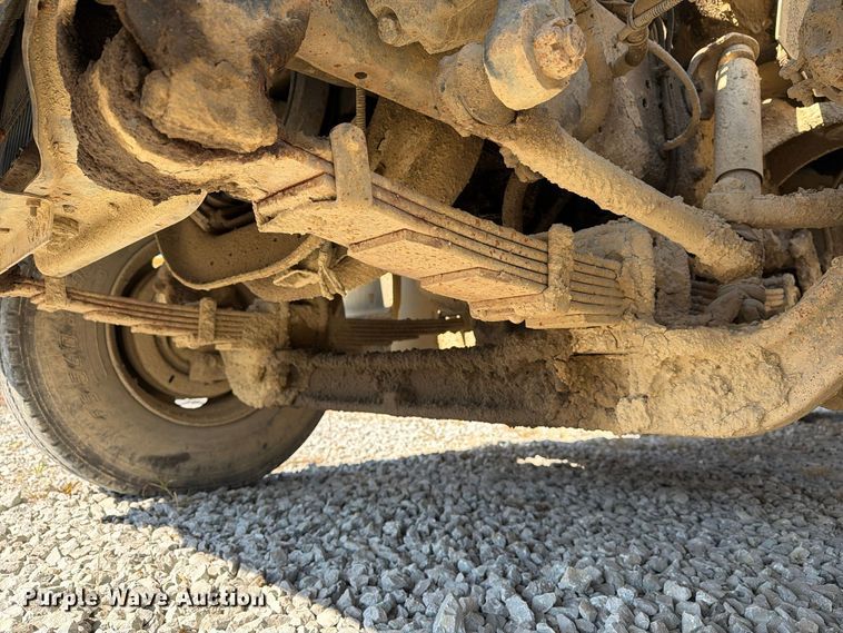 image for item FG3066 2001 International 4900 fuel truck