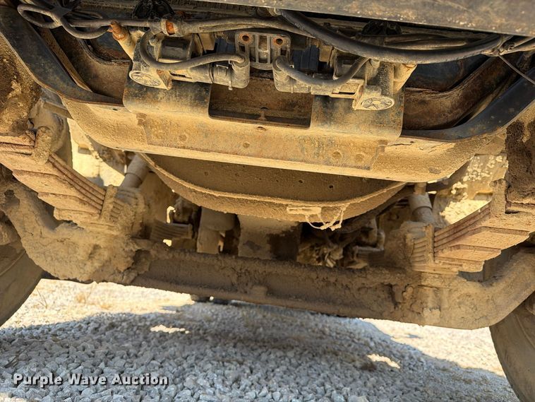 image for item FG3066 2001 International 4900 fuel truck