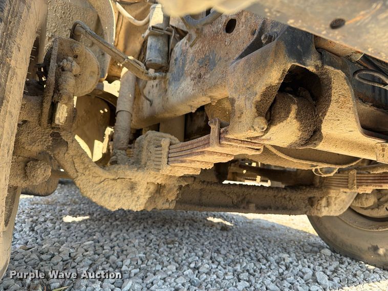 image for item FG3066 2001 International 4900 fuel truck