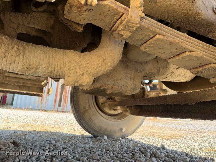 image for item FG3066 2001 International 4900 fuel truck