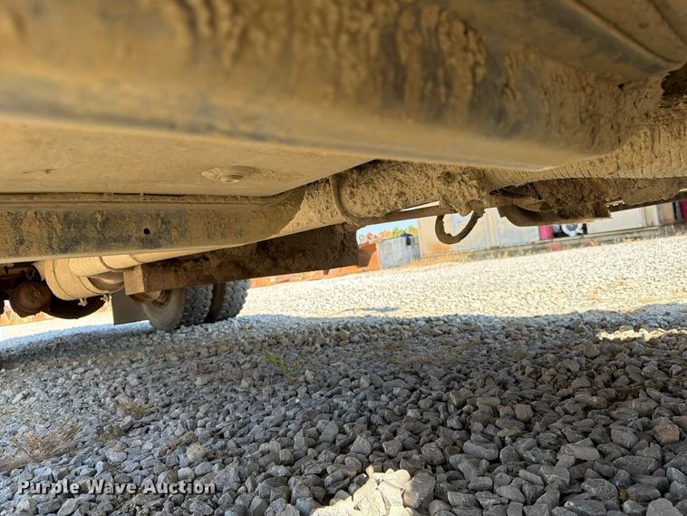 image for item FG3066 2001 International 4900 fuel truck
