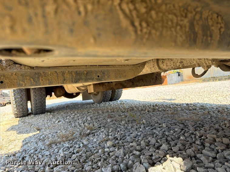 image for item FG3066 2001 International 4900 fuel truck