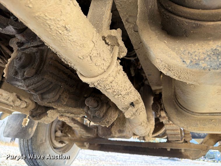 image for item FG3066 2001 International 4900 fuel truck