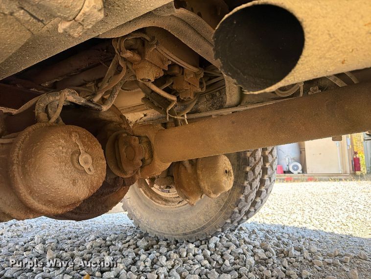 image for item FG3066 2001 International 4900 fuel truck
