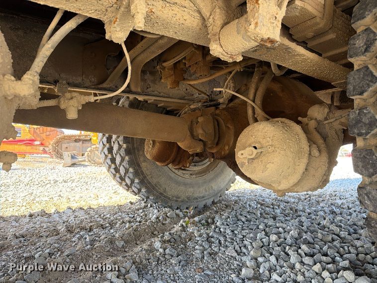 image for item FG3066 2001 International 4900 fuel truck