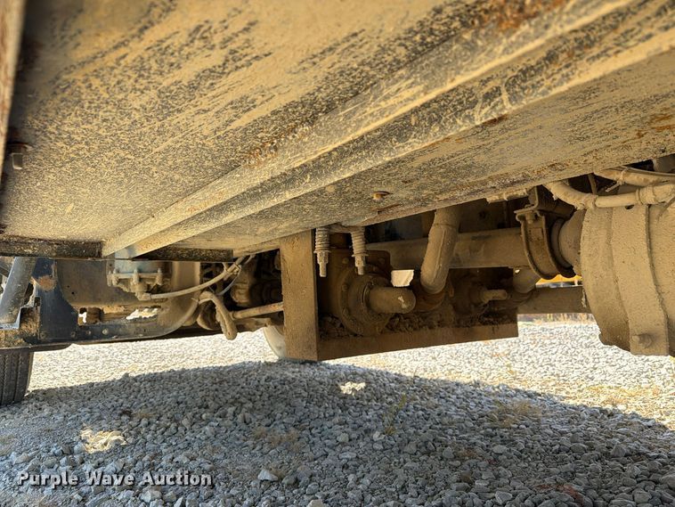 image for item FG3066 2001 International 4900 fuel truck