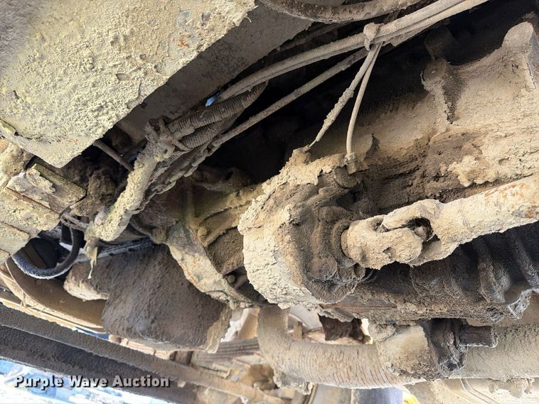 image for item FG3066 2001 International 4900 fuel truck
