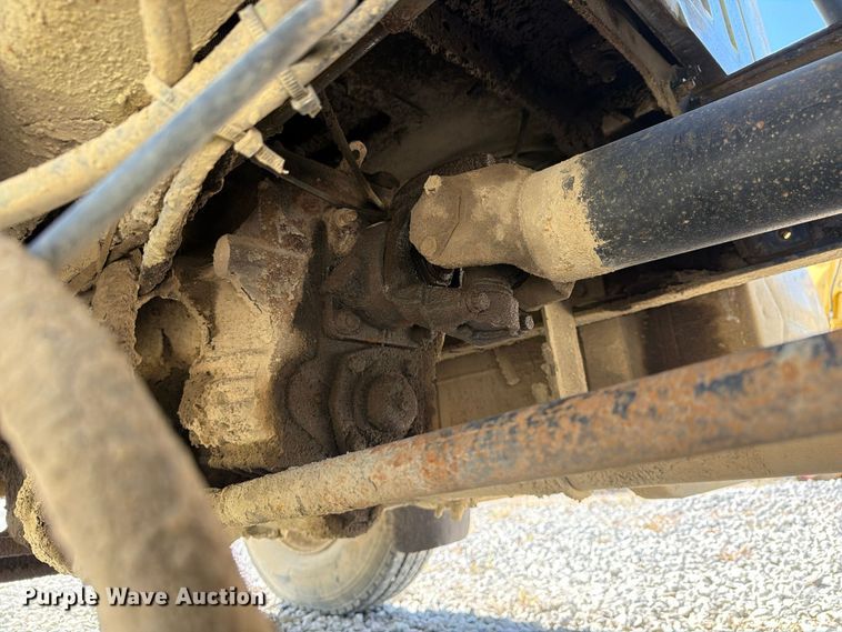 image for item FG3066 2001 International 4900 fuel truck