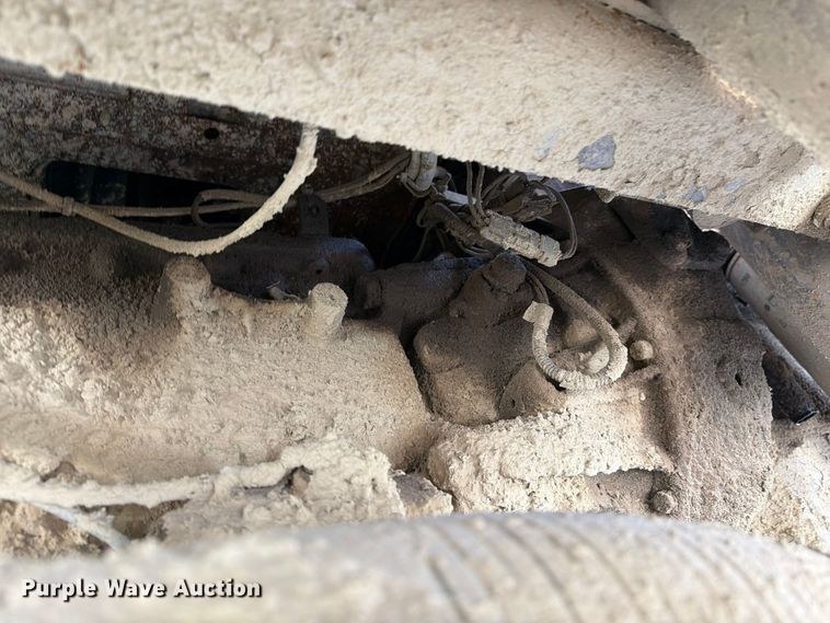 image for item FG3066 2001 International 4900 fuel truck