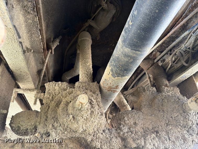 image for item FG3066 2001 International 4900 fuel truck