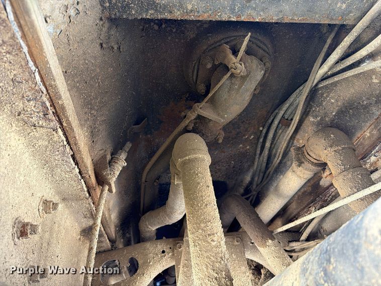 image for item FG3066 2001 International 4900 fuel truck