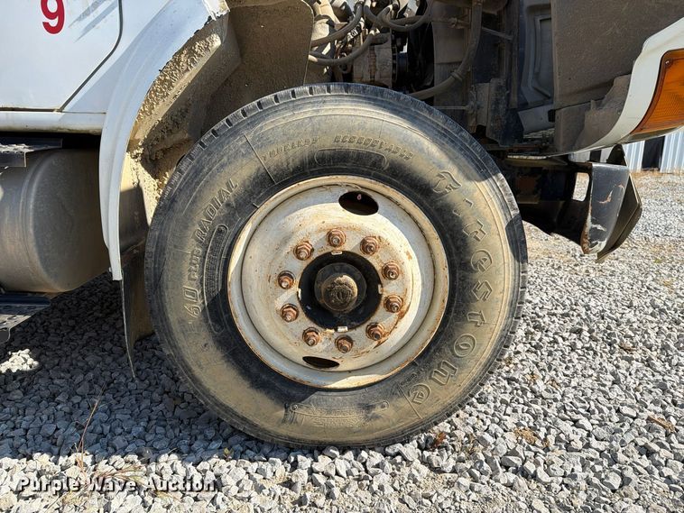 image for item FG3066 2001 International 4900 fuel truck