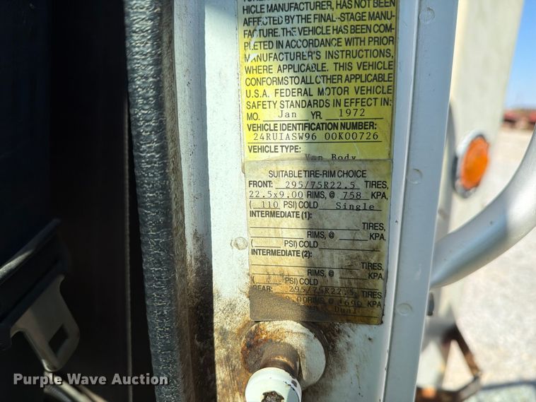 image for item FG3066 2001 International 4900 fuel truck