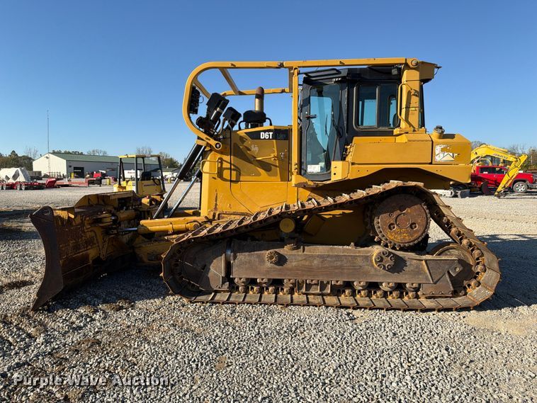 image for item FG3067 2011 Caterpillar D6T dozer