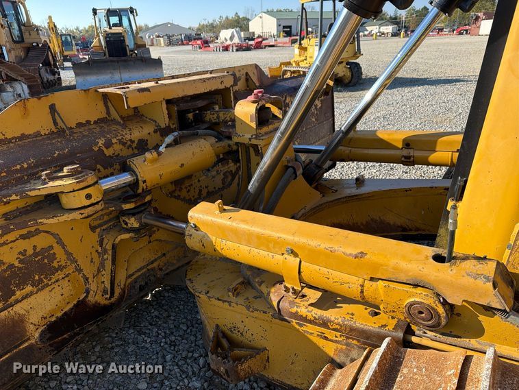 image for item FG3067 2011 Caterpillar D6T dozer