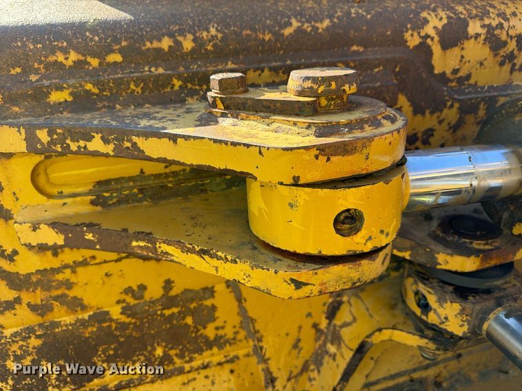 image for item FG3067 2011 Caterpillar D6T dozer