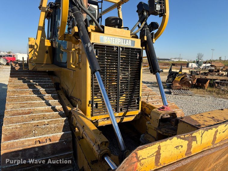 image for item FG3067 2011 Caterpillar D6T dozer